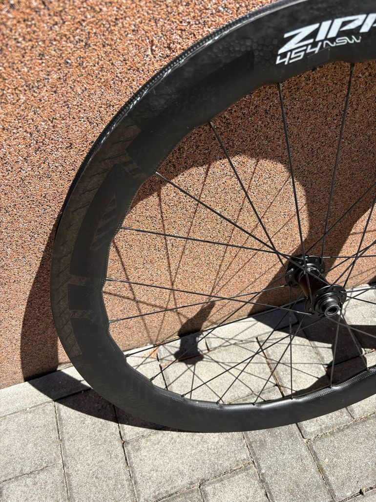 Used Zipp 454 NSW Carbon Tubeless Disc Wheelset bike — image 7 of 16