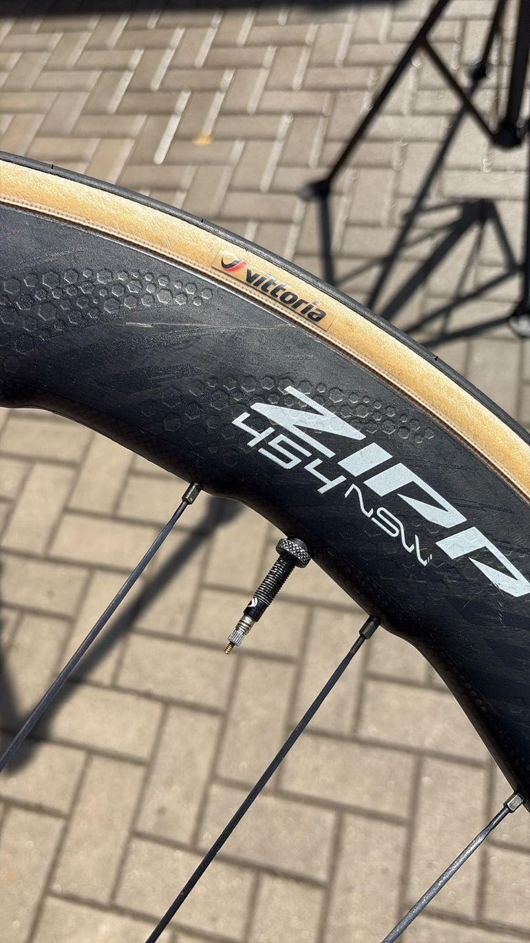Used Zipp 454 NSW Carbon Tubeless Disc Wheelset bike — image 14 of 16