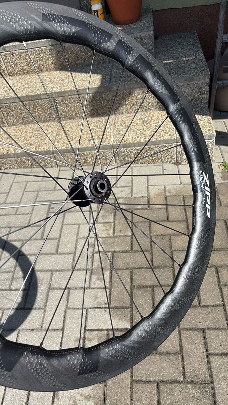 Used Zipp 454 NSW Carbon Tubeless Disc Wheelset bike — image 10 of 16