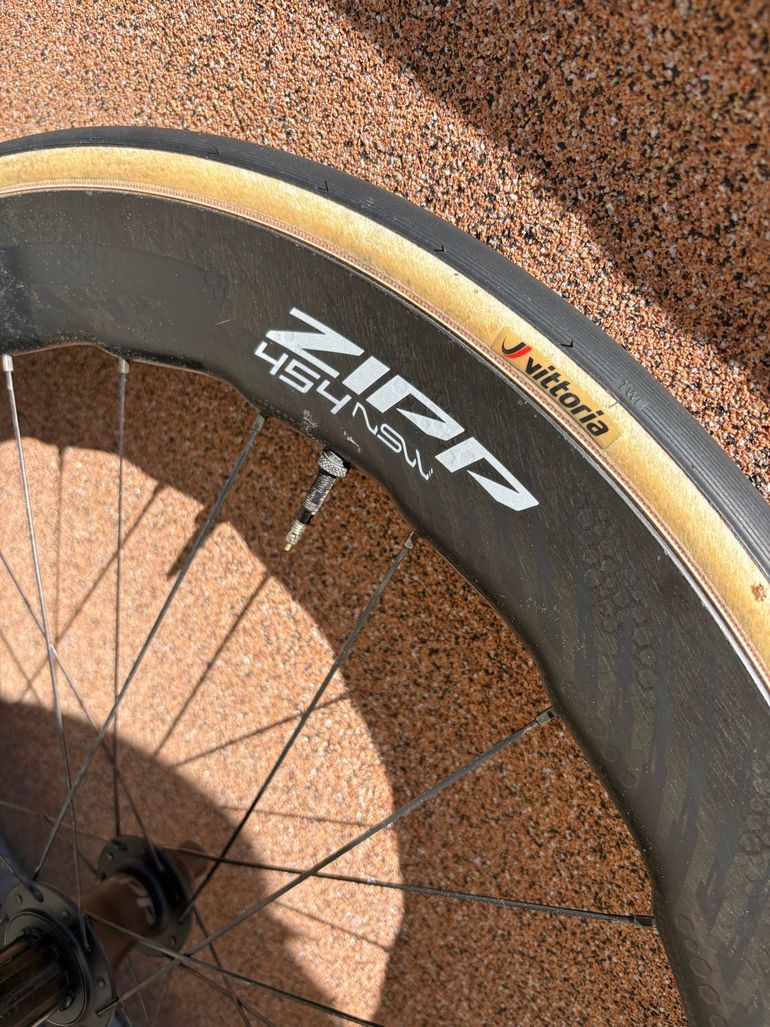 Used Zipp 454 NSW Carbon Tubeless Disc Wheelset bike — image 2 of 16
