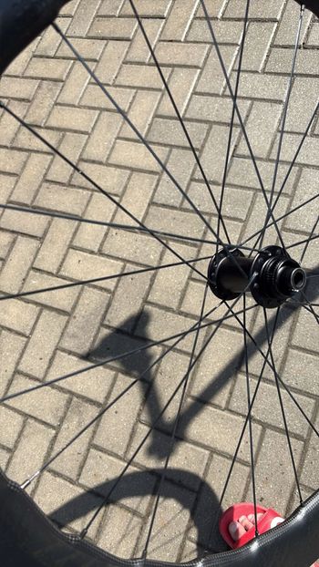 Used Zipp 454 NSW Carbon Tubeless Disc Wheelset bike — image 12 of 16