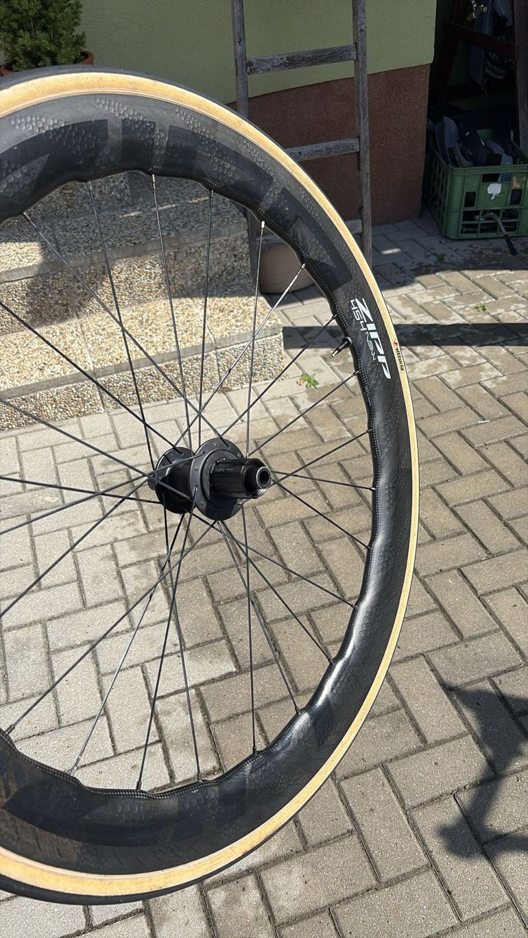 Used Zipp 454 NSW Carbon Tubeless Disc Wheelset bike — image 13 of 16