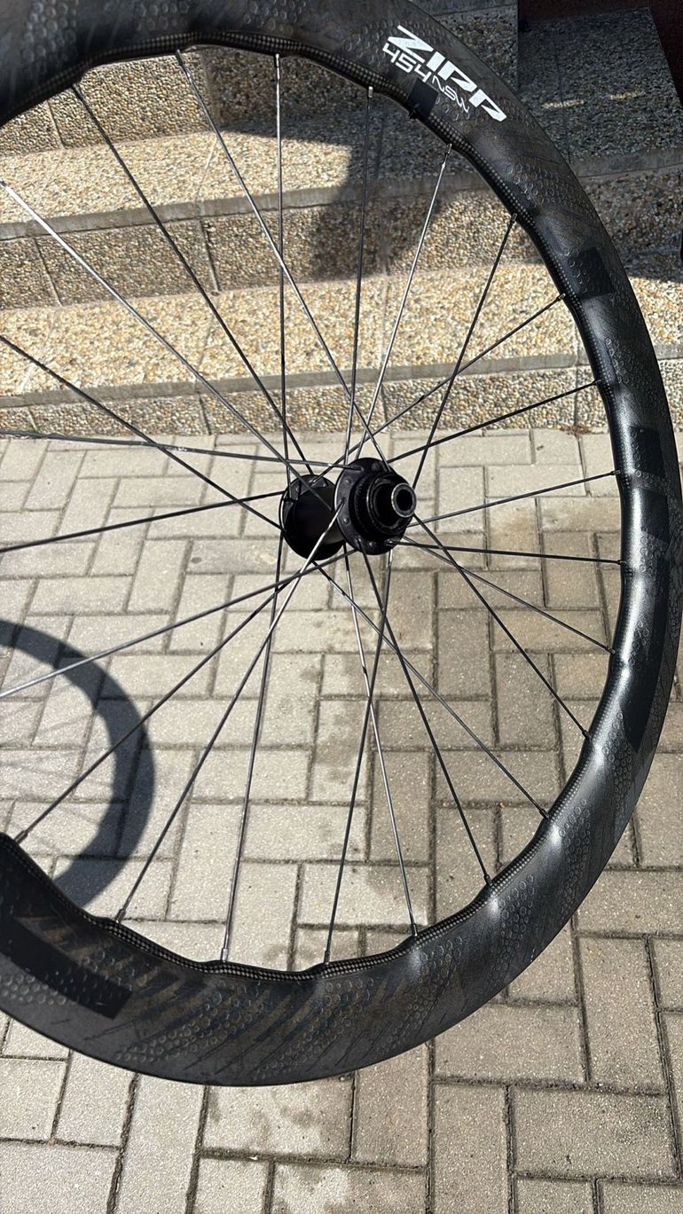 Used Zipp 454 NSW Carbon Tubeless Disc Wheelset bike — image 11 of 16