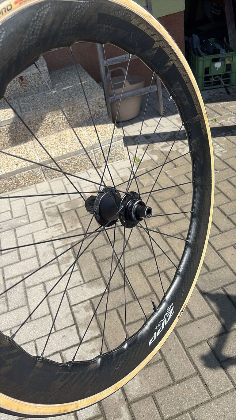 Used Zipp 454 NSW Carbon Tubeless Disc Wheelset bike — image 16 of 16
