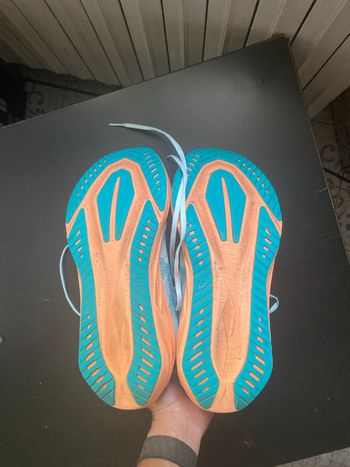 Used Asics Novablast 5 2025 bike — image 3 of 5