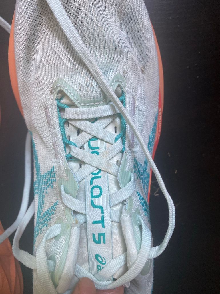 Used Asics Novablast 5 2025 bike — image 4 of 5