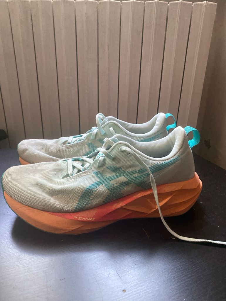 Used Asics Novablast 5 2025 bike — image 1 of 5
