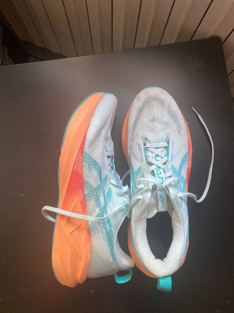 Used Asics Novablast 5 2025 bike — image 2 of 5
