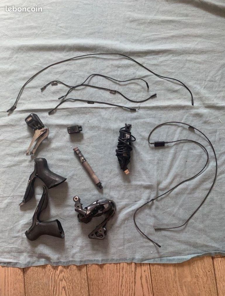 Used Shimano Ultegra Di2 11v R8050 (Patins) bike — image 1 of 7