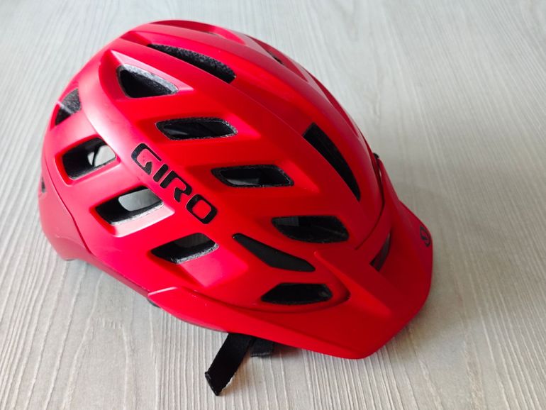 Used Giro Casco MTB / ciclismo rosso taglia S 51-55 cm bike — image 1 of 9