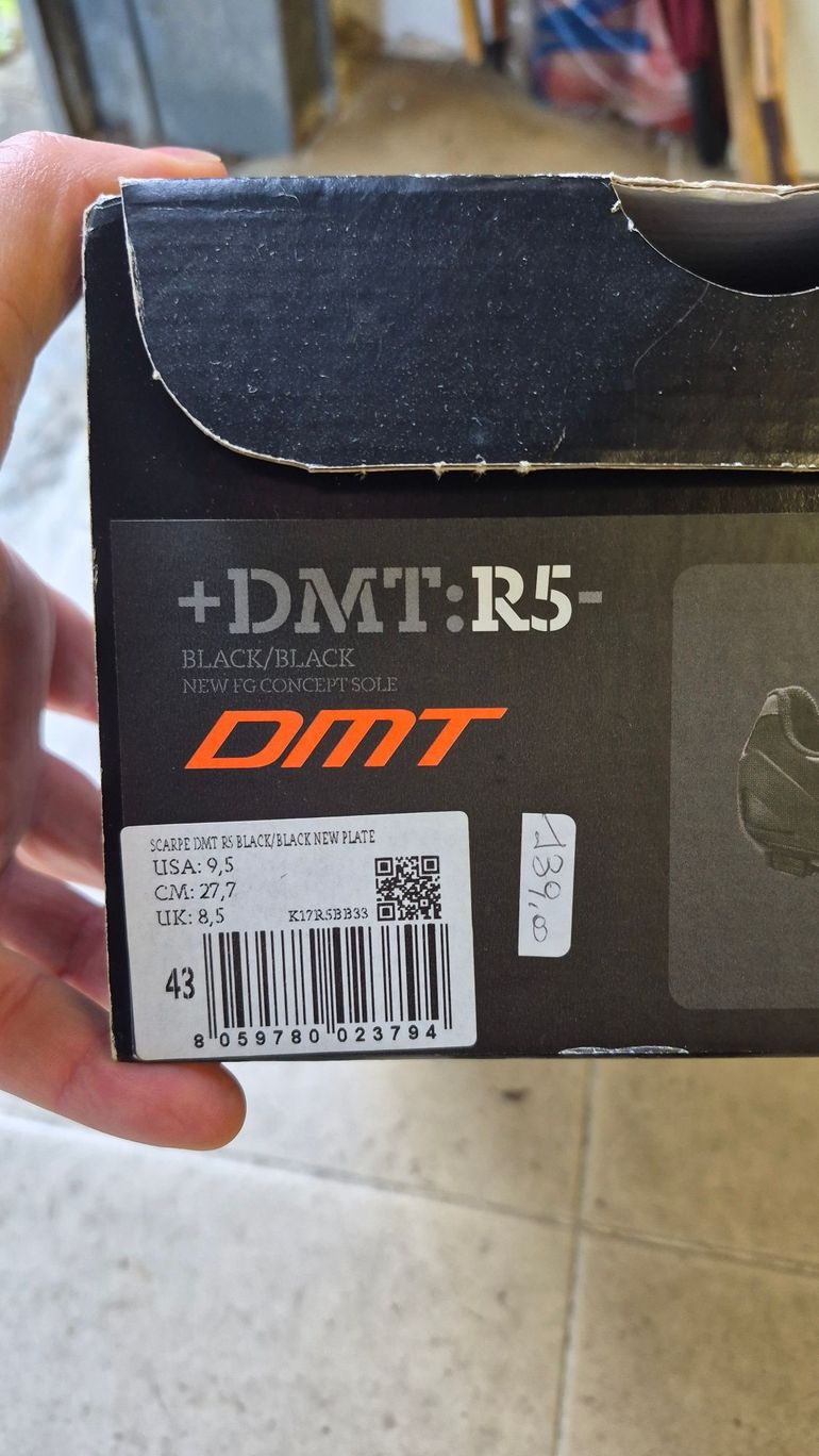 Used Dmt R5 Black bike — image 3 of 3