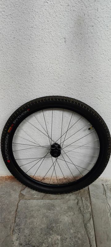 Gebrauchtes Shimano Rear Wheel 27.5" with 9v-12v Hub + Hutchinson Python2 Tire 27.5"x2.25 Wheels