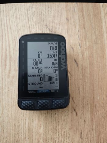 Used Wahoo ELEMNT ROAM v2 GPS Bike Computer 2023 bike