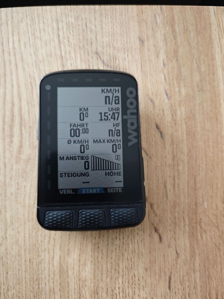 Used Wahoo ELEMNT ROAM v2 GPS Bike Computer 2023 bike — image 1 of 6
