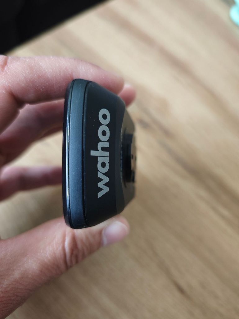 Used Wahoo ELEMNT ROAM v2 GPS Bike Computer 2023 bike — image 3 of 6