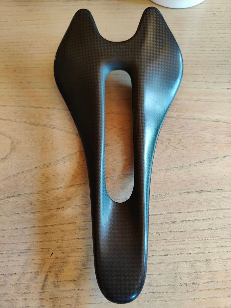 Used générique Carbone Saddle bike — image 1 of 3