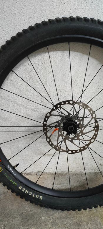 Used Shimano Front Wheel 29" Axle 110mm x 20mm with Tire and Insert bike — image 6 of 8