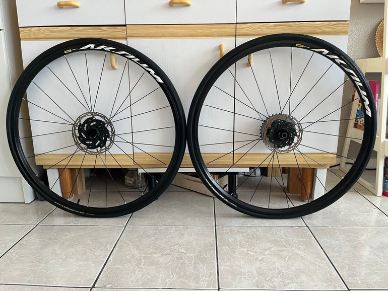 Used Mavic Aksium bike — image 1 of 6