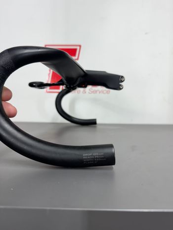 Used Roval Manubrio Rapide 42 c/c + Attacco S-Works 2024 bike — image 6 of 13