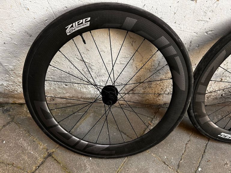 Used Zipp 404 Firecrest Carbon Tubeless Disc Wheel 2025 bike — image 6 of 6