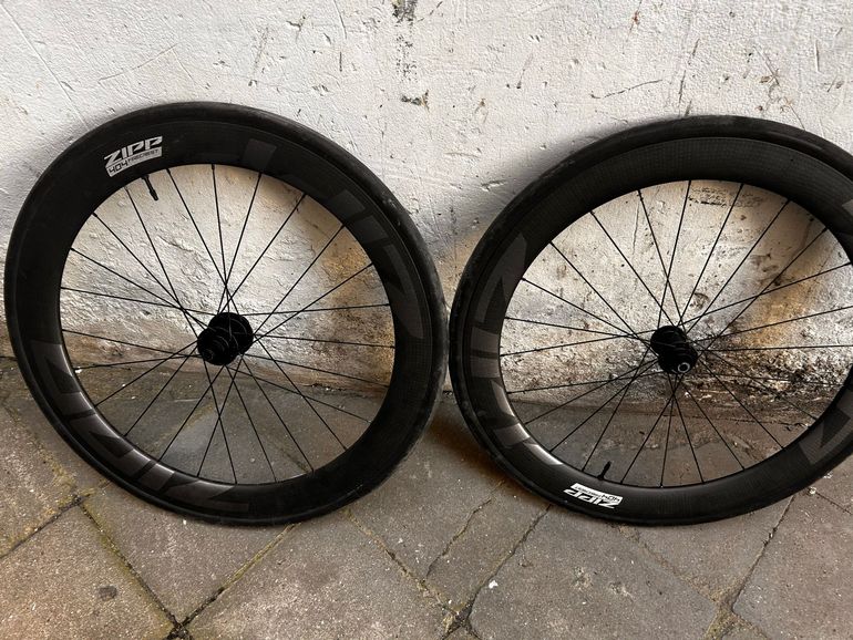 Used Zipp 404 Firecrest Carbon Tubeless Disc Wheel 2025 bike — image 1 of 6