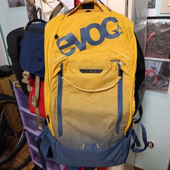 Used EVOC TRAIL PRO 10L Backpack bike