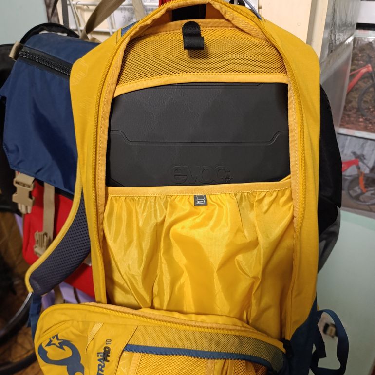 Used EVOC TRAIL PRO 10L Backpack bike — image 6 of 28