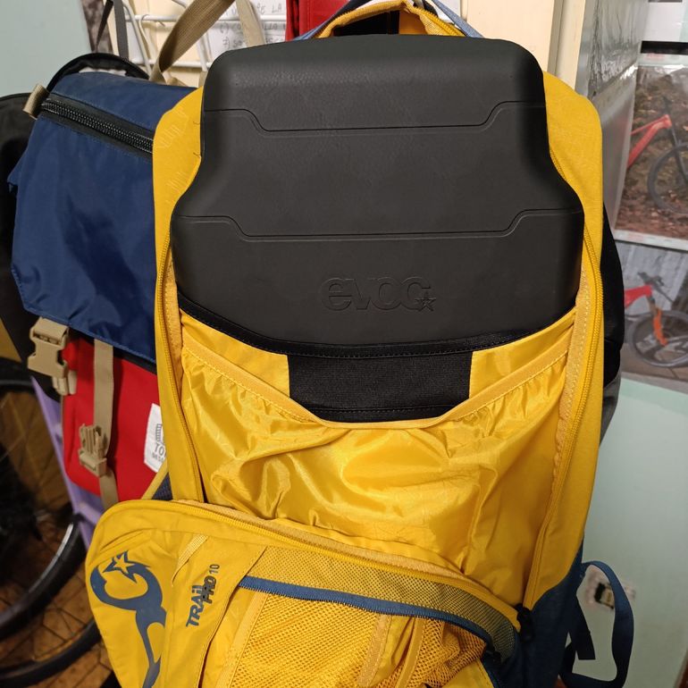 Used EVOC TRAIL PRO 10L Backpack bike — image 22 of 28