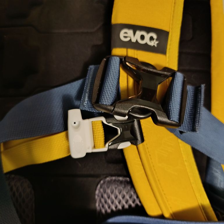 Used EVOC TRAIL PRO 10L Backpack bike — image 4 of 28