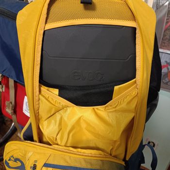 Used EVOC TRAIL PRO 10L Backpack bike — image 23 of 28