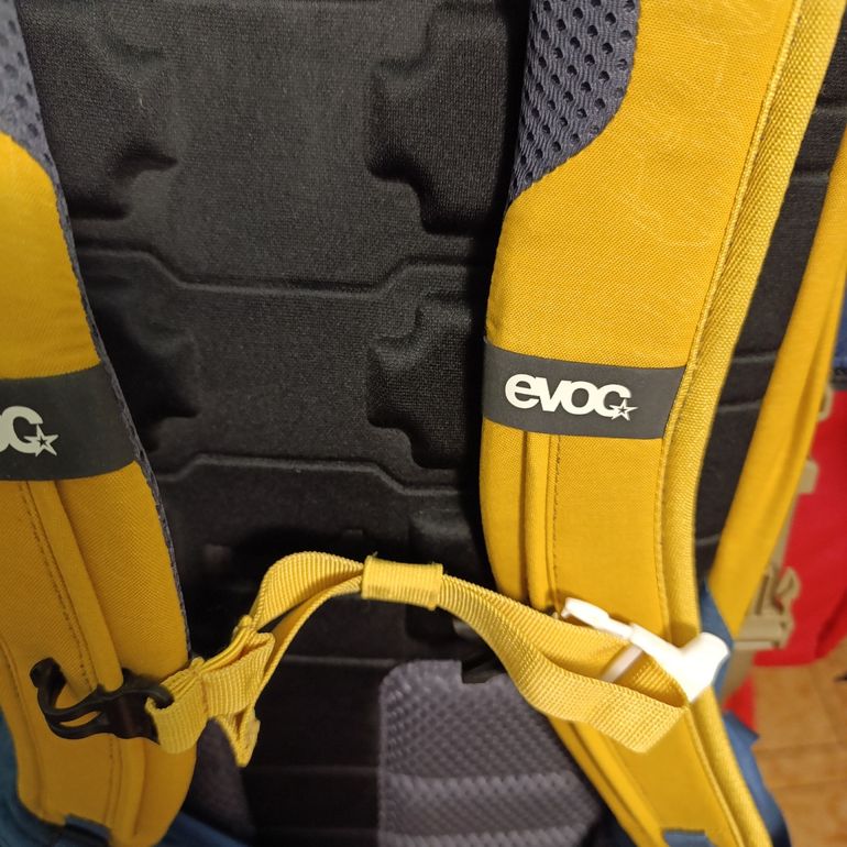 Used EVOC TRAIL PRO 10L Backpack bike — image 27 of 28