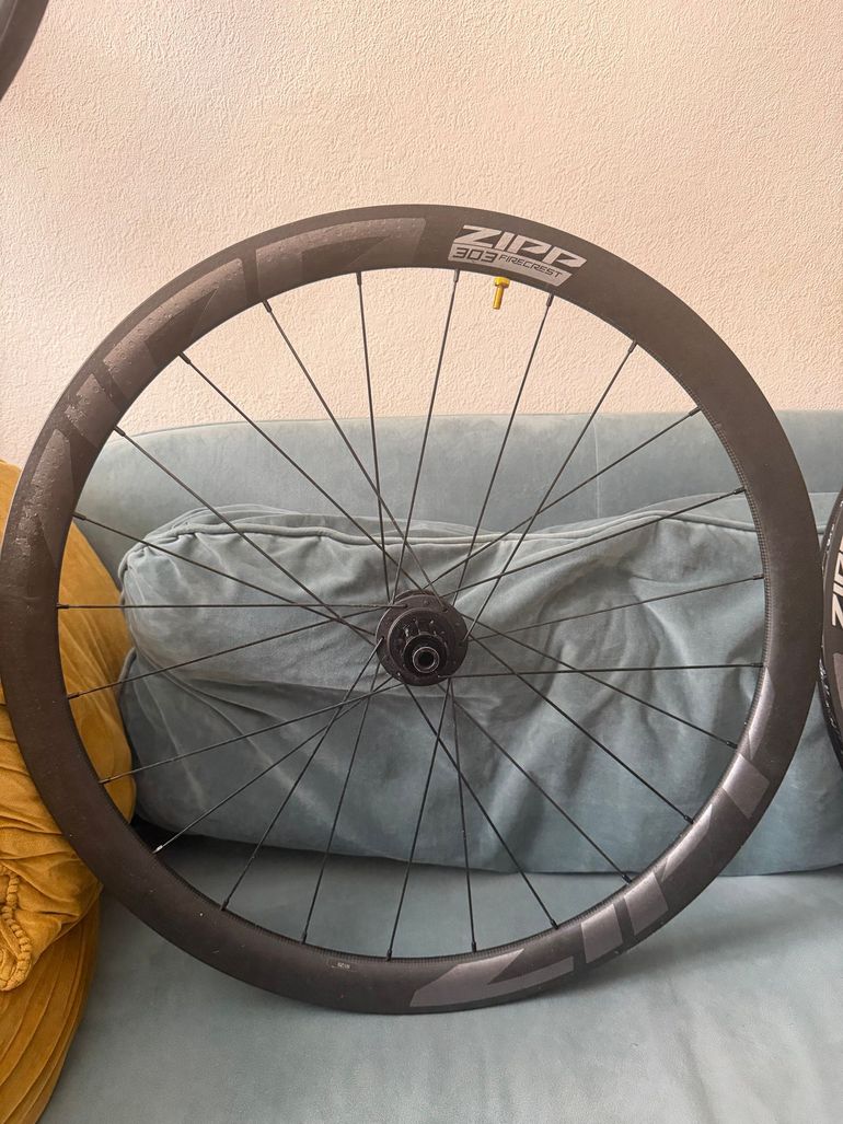 Used Zipp 303 Firecrest Tubeless Disc-brake Wheelset 2023 bike — image 2 of 10
