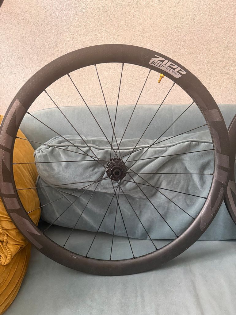 Used Zipp 303 Firecrest Tubeless Disc-brake Wheelset 2023 bike — image 3 of 10