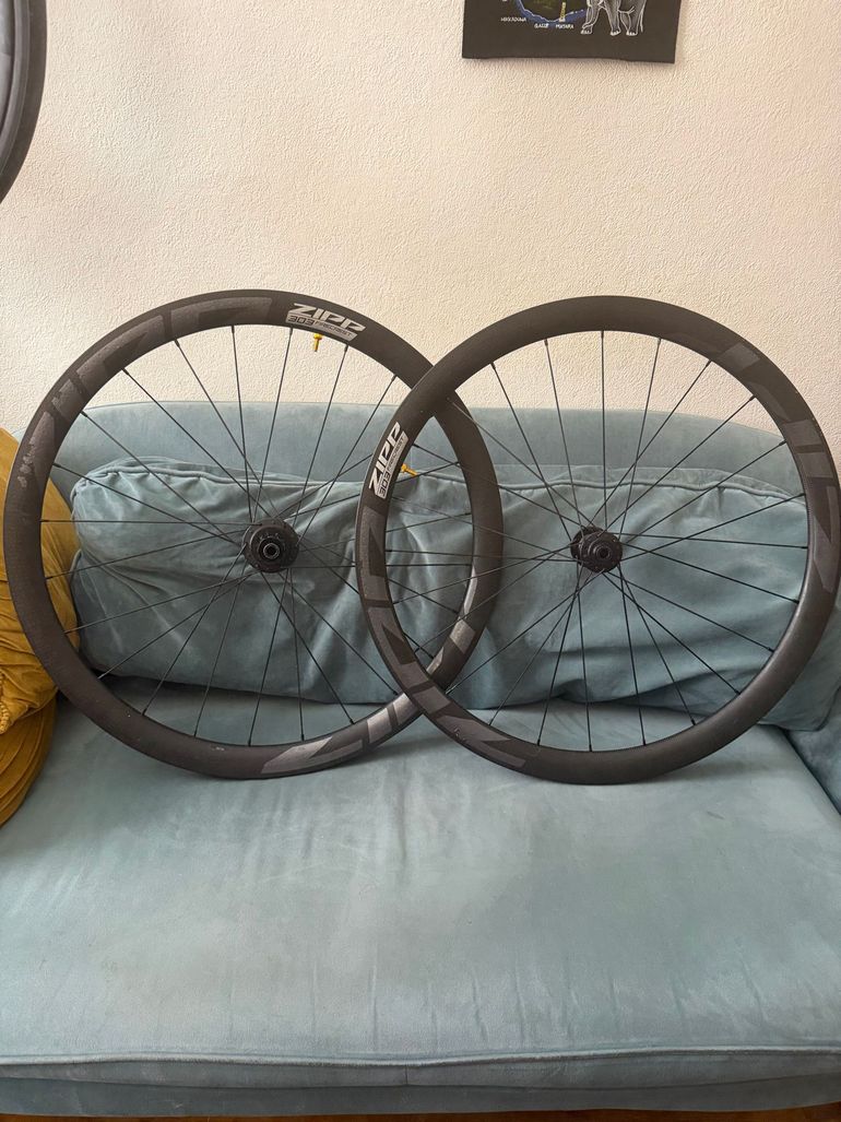 Used Zipp 303 Firecrest Tubeless Disc-brake Wheelset 2023 bike — image 1 of 10