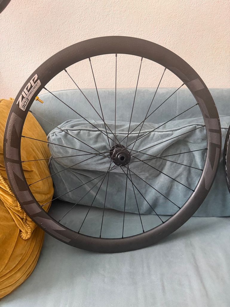 Used Zipp 303 Firecrest Tubeless Disc-brake Wheelset 2023 bike — image 4 of 10