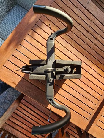 Used Cadex Aero Integrated handlebar 2026 bike — image 5 of 7