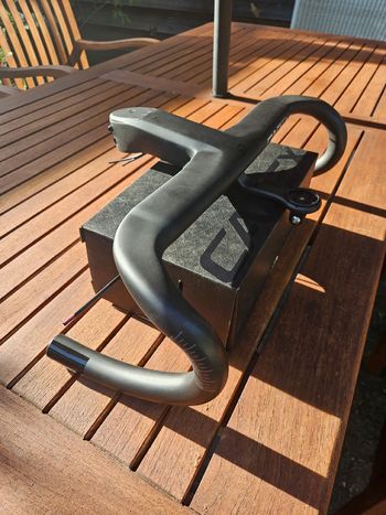 Used Cadex Aero Integrated handlebar 2026 bike — image 2 of 7