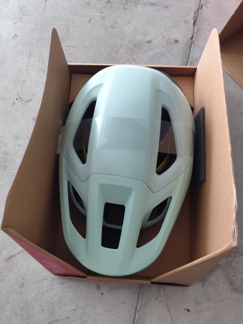 Used Specialized Camber Helmet 2026 bike — image 2 of 4