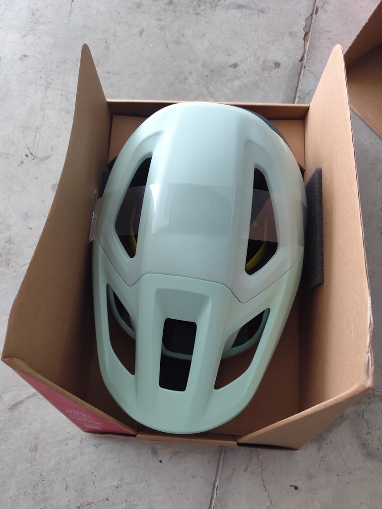 Used Specialized Camber Helmet 2026 bike — image 2 of 4