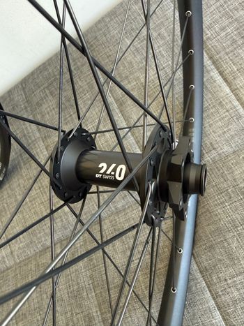 Used Dt Swiss FR560 Wheelset bike — image 3 of 3