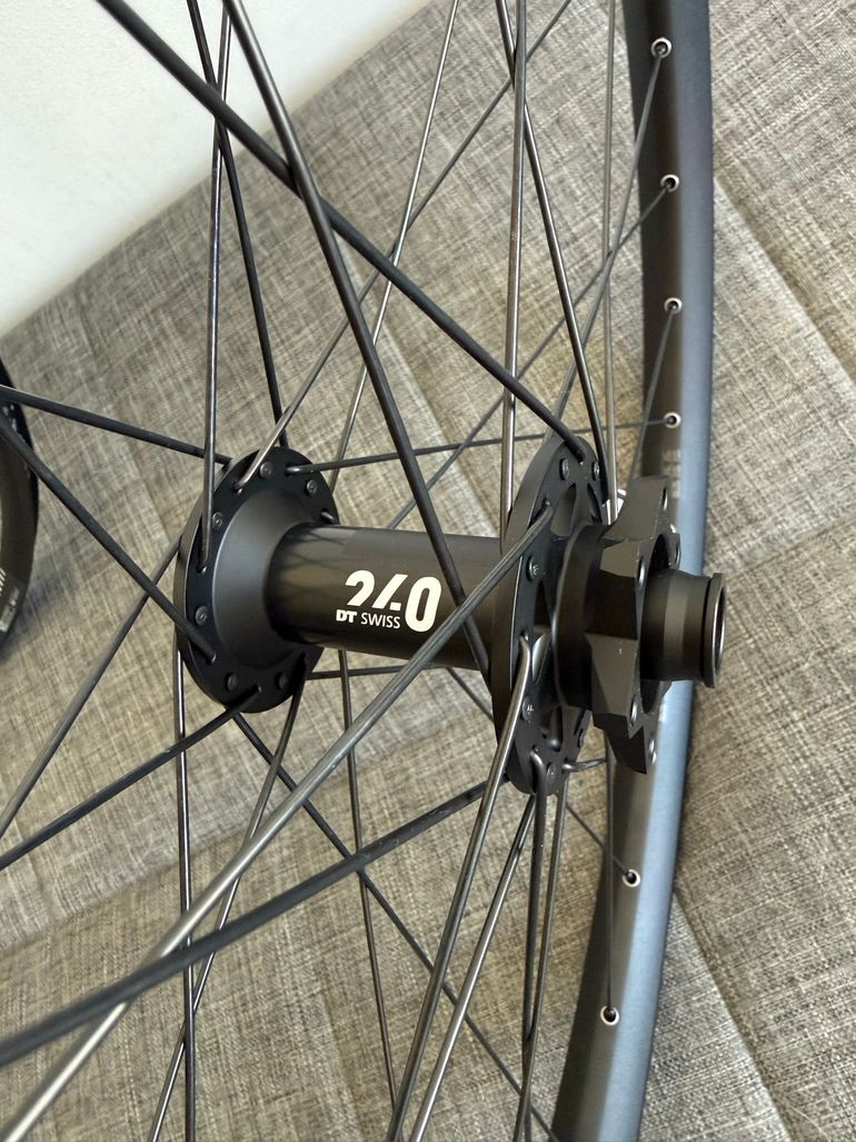 Used Dt Swiss FR560 Wheelset bike — image 3 of 3