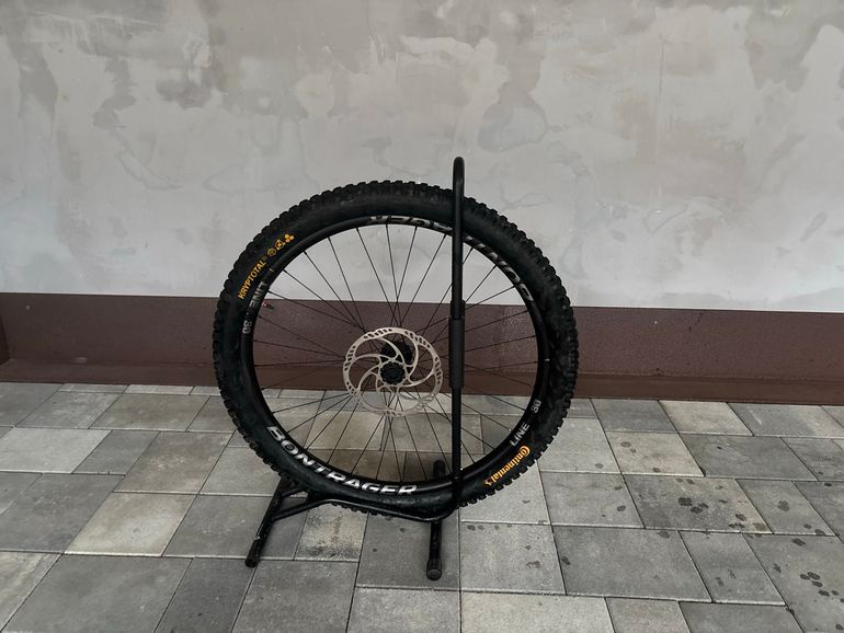 Used Bontrager Line DH 30 TLR 29 MTB Wheel 2024 bike — image 2 of 3