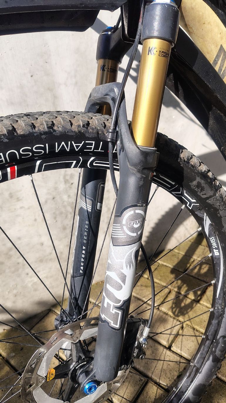 Used Fox Racing Factory Series FIT4 Fork Non-Boost 15x100 100mm Travel 2017 bike — image 1 of 6