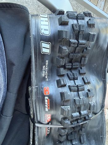 Used Maxxis MINION DHR 2 29x2.40 WT 2026 bike — image 2 of 2