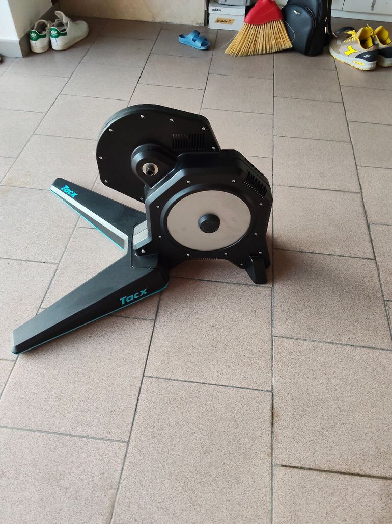 Used Tacx FLUX 2 Smart Trainer 2024 bike — image 2 of 3