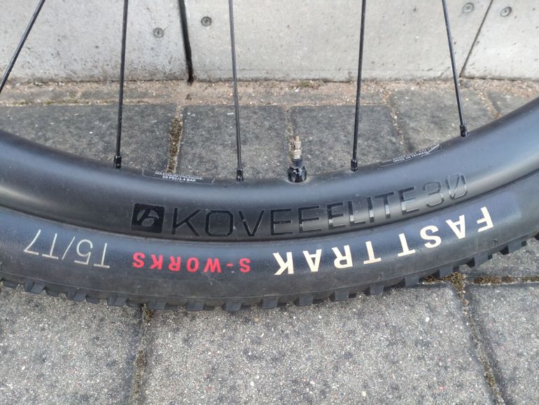 Used Bontrager Kovee Elite 30 Wheels bike — image 4 of 10