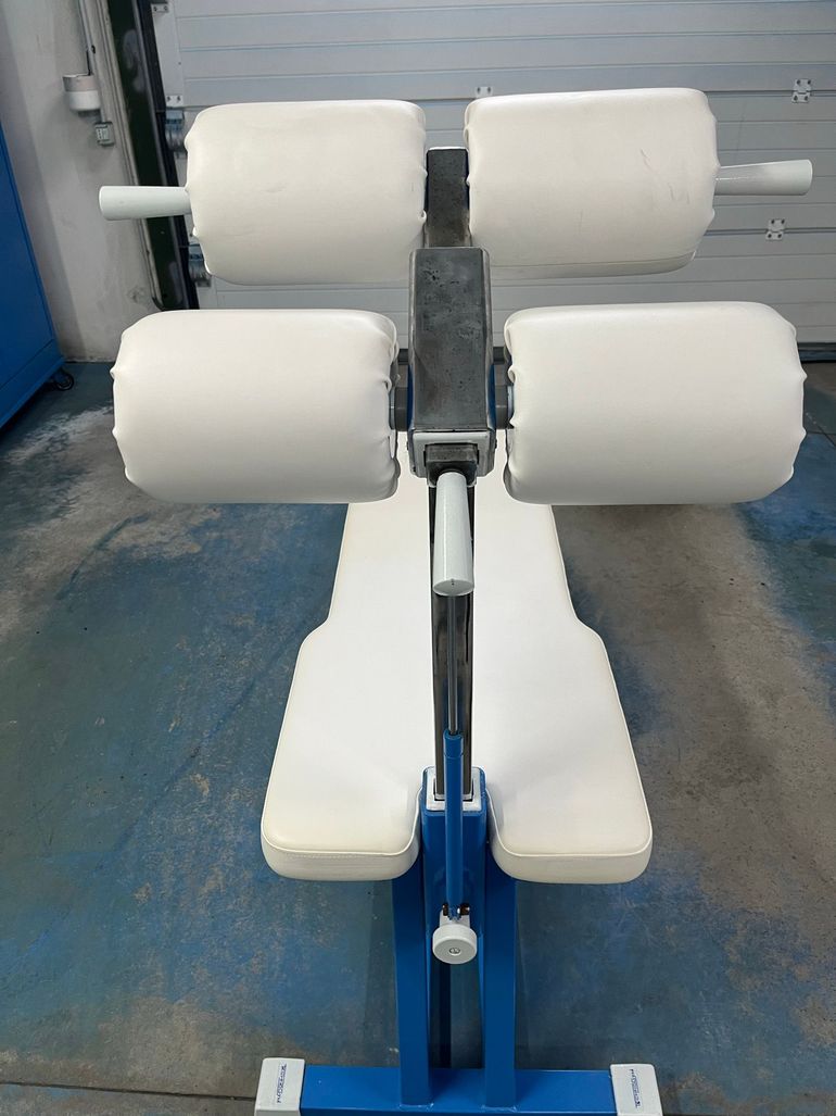 Used Tecnogym serie lux 2020 bike — image 3 of 9