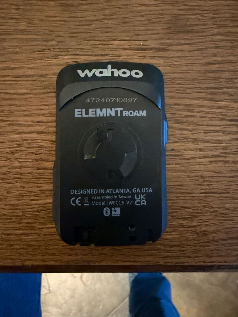 Used Wahoo ELEMNT ROAM V2 GPS 2024 bike — image 2 of 3