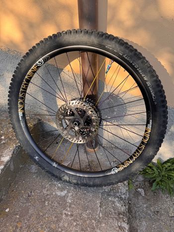 Used Industry Nine Enduro 305 bike — image 8 of 10