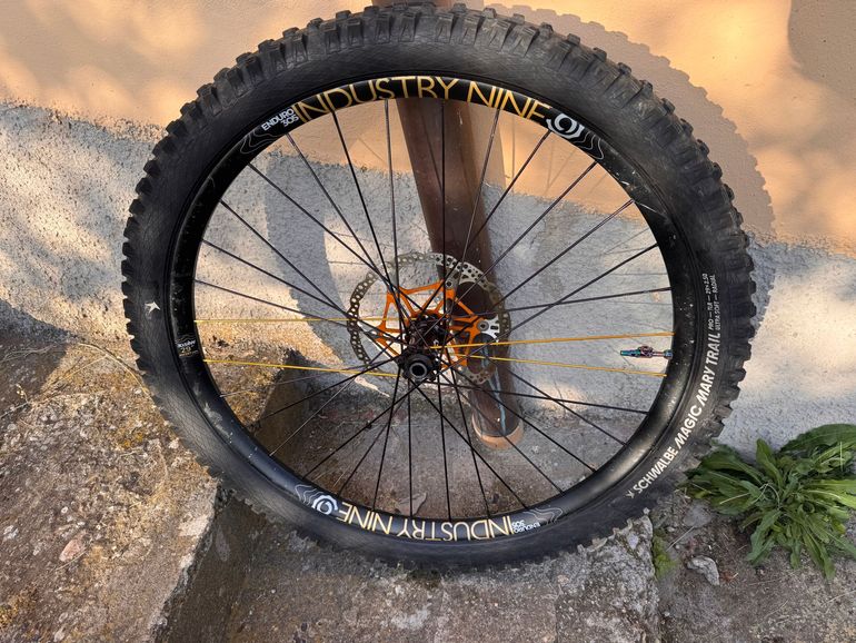 Used Industry Nine Enduro 305 bike — image 2 of 10